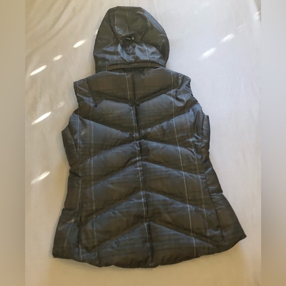 Patagonia Woman’s Goose Down Plaid Puffer Vest With Hood Size Small - Picture 6 of 7